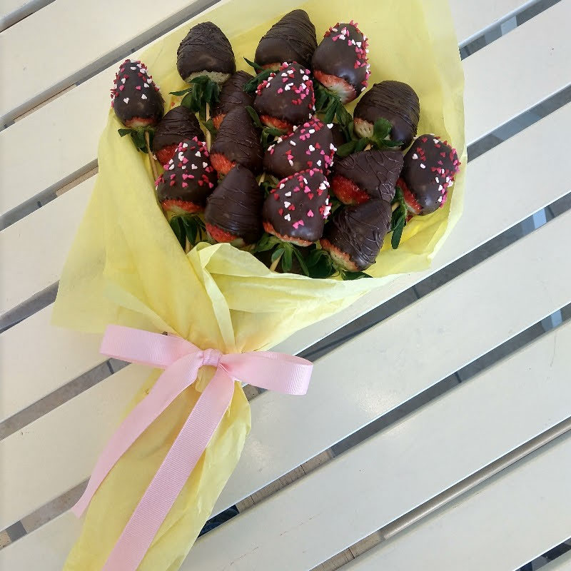 Bouquet Of Chocolate Strawberries Heavenly Taylored Sweets